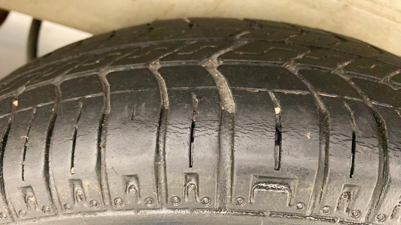 2015 Maruti OMNI E 8 STR, Petrol, Manual, 35,381 km, Left Rear Tyre Tread
