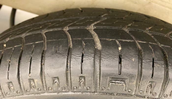 2015 Maruti OMNI E 8 STR, Petrol, Manual, 35,381 km, Left Rear Tyre Tread