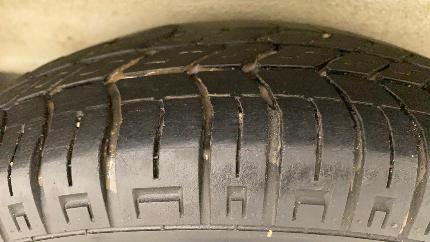 2015 Maruti OMNI E 8 STR, Petrol, Manual, 35,381 km, Right Rear Tyre Tread