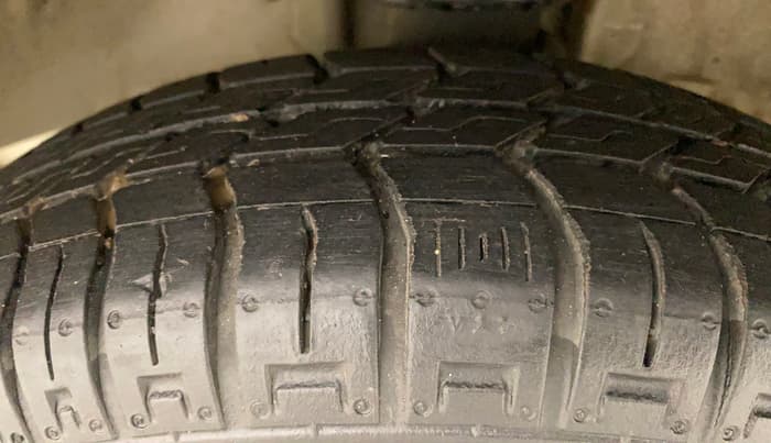2015 Maruti OMNI E 8 STR, Petrol, Manual, 35,381 km, Left Front Tyre Tread