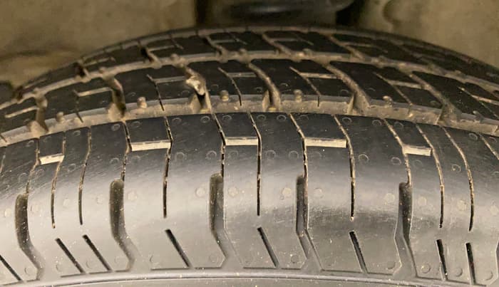 2015 Maruti OMNI E 8 STR, Petrol, Manual, 35,381 km, Right Front Tyre Tread