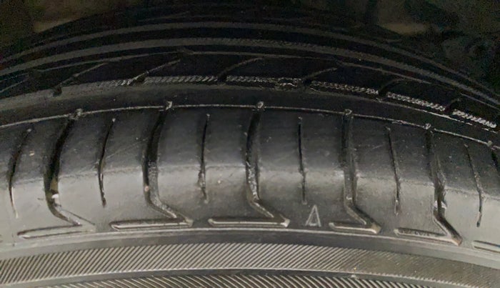 2016 Honda City 1.5L I-VTEC VX CVT, Petrol, Automatic, 1,04,276 km, Right Front Tyre Tread