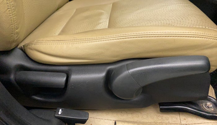 2016 Honda City 1.5L I-VTEC VX CVT, Petrol, Automatic, 1,04,276 km, Driver Side Adjustment Panel