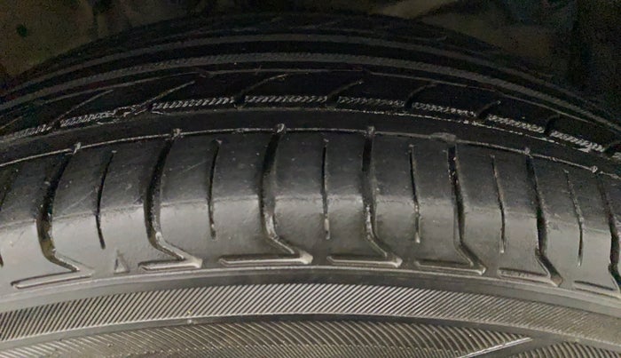 2016 Honda City 1.5L I-VTEC VX CVT, Petrol, Automatic, 1,04,276 km, Left Front Tyre Tread