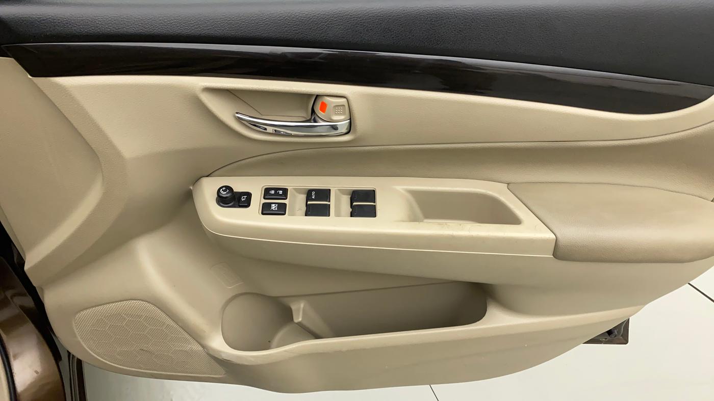 2015 Maruti Ciaz ZXI, Petrol, Manual, 16,607 km, Driver Side Door Panels Control