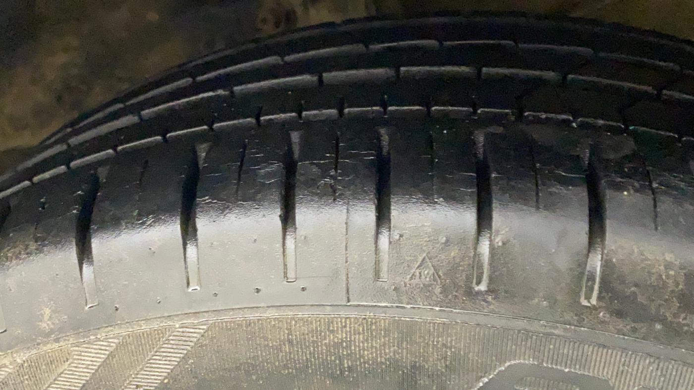 2015 Maruti Ciaz ZXI, Petrol, Manual, 16,607 km, Right Front Tyre Tread