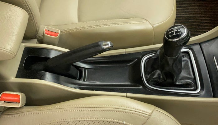 2015 Maruti Ciaz ZXI, Petrol, Manual, 16,607 km, Gear Lever