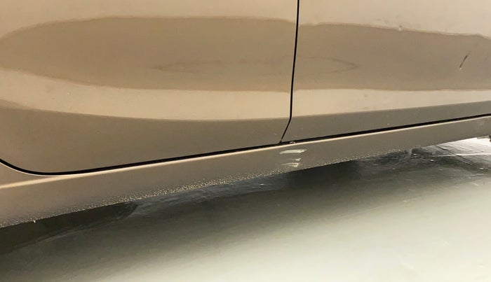 2015 Maruti Ciaz ZXI, Petrol, Manual, 16,607 km, Right running board - Minor scratches