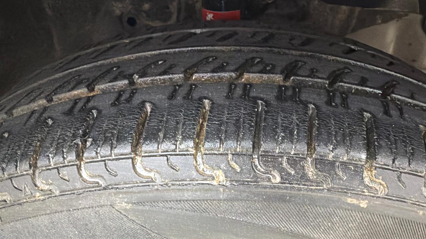 2015 Honda Amaze 1.2L I-VTEC S, Petrol, Manual, 1,09,519 km, Right Front Tyre Tread