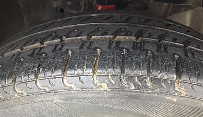 2015 Honda Amaze 1.2L I-VTEC S, Petrol, Manual, 1,09,519 km, Right Front Tyre Tread