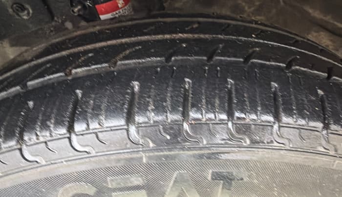 2015 Honda Amaze 1.2L I-VTEC S, Petrol, Manual, 1,09,519 km, Left Front Tyre Tread