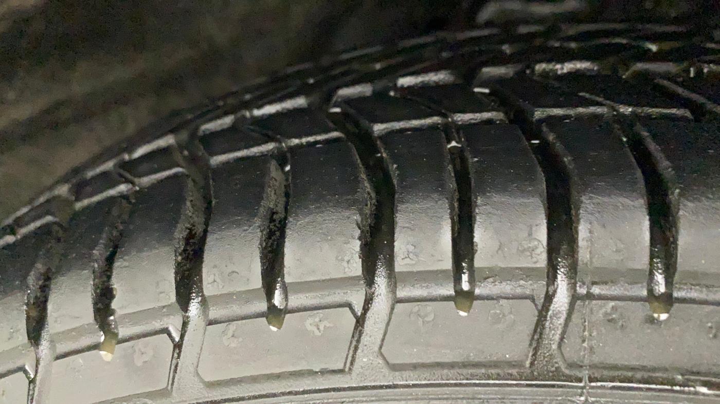 2015 Honda Brio E MT, Petrol, Manual, 42,023 km, Right Front Tyre Tread