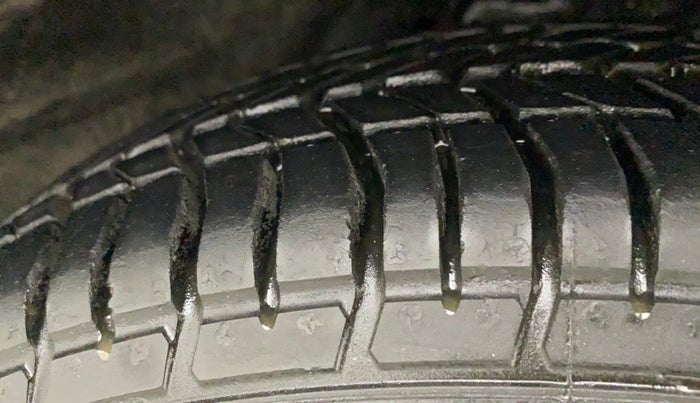 2015 Honda Brio E MT, Petrol, Manual, 42,023 km, Right Front Tyre Tread