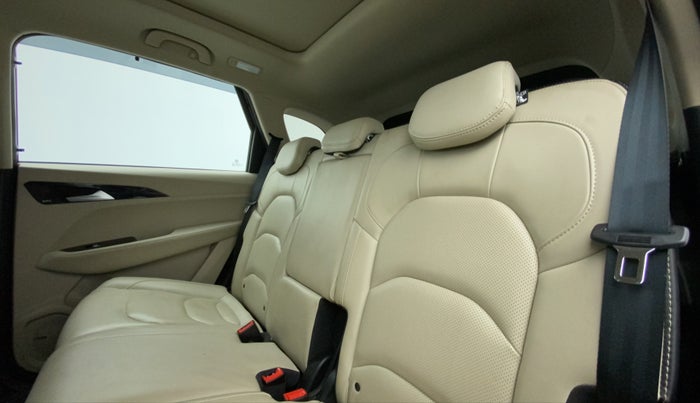 2022 MG HECTOR SHARP 1.5 PETROL CVT, Petrol, Automatic, 11,342 km, Right Side Rear Door Cabin