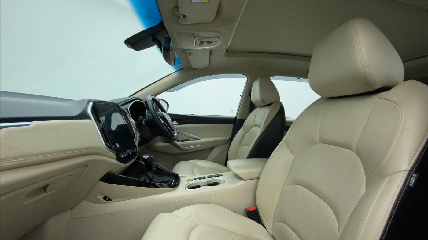 2022 MG HECTOR SHARP 1.5 PETROL CVT, Petrol, Automatic, 11,342 km, Right Side Front Door Cabin