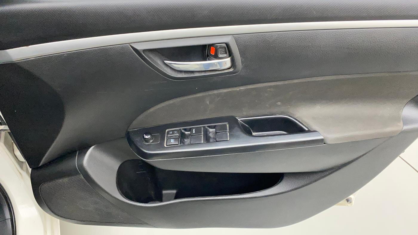 2014 Maruti Swift VXI, CNG, Manual, 88,732 km, Driver Side Door Panels Control