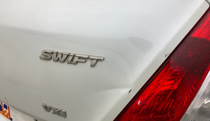 2014 Maruti Swift VXI, CNG, Manual, 88,732 km, Dicky (Boot door) - Slightly rusted