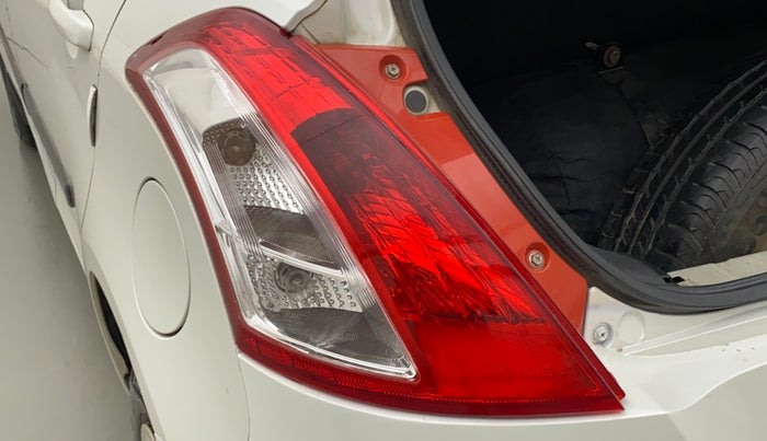 2014 Maruti Swift VXI, CNG, Manual, 88,732 km, Left tail light - Reverse gear light not functional