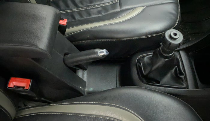 2014 Maruti Swift VXI, CNG, Manual, 88,732 km, Gear Lever
