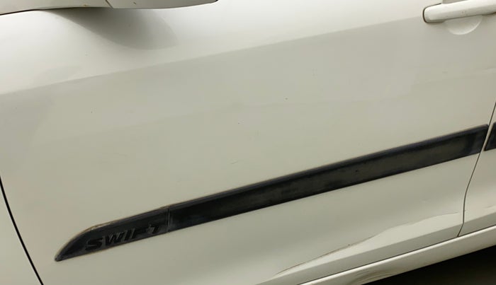 2014 Maruti Swift VXI, CNG, Manual, 88,732 km, Front passenger door - Minor scratches
