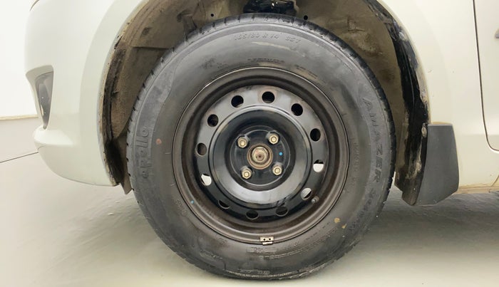 2014 Maruti Swift VXI, CNG, Manual, 88,732 km, Left Front Wheel