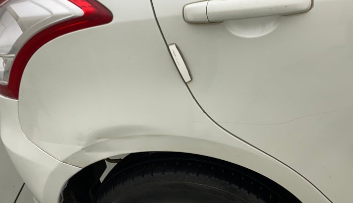 2014 Maruti Swift VXI, CNG, Manual, 88,732 km, Right quarter panel - Slightly dented