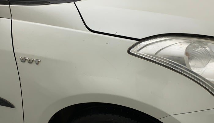 2014 Maruti Swift VXI, CNG, Manual, 88,732 km, Right fender - Minor scratches