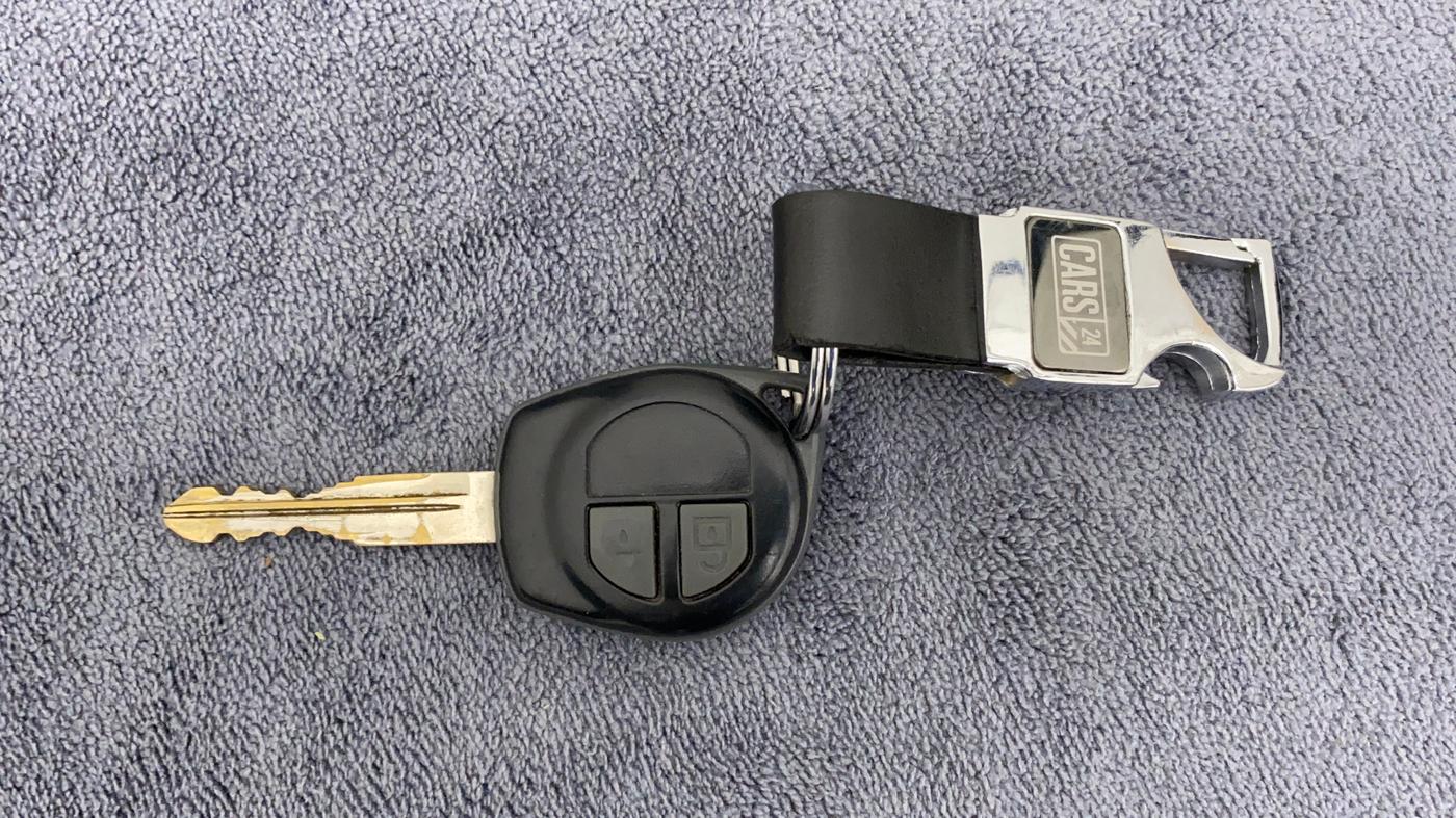 2014 Maruti Swift VXI, CNG, Manual, 88,732 km, Key Close Up