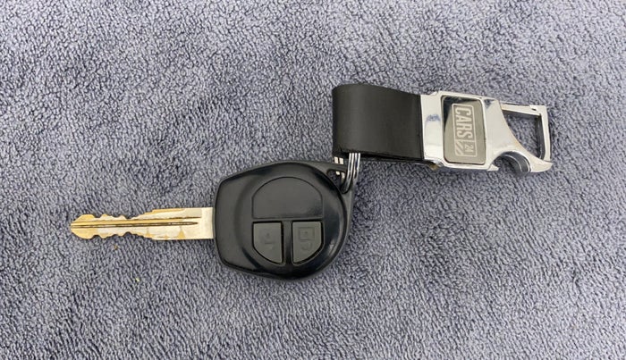 2014 Maruti Swift VXI, CNG, Manual, 88,732 km, Key Close Up