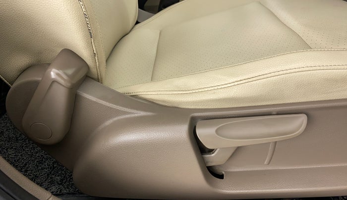 2015 Skoda Rapid 1.6 MPI MT ELEGANCE PLUS, Petrol, Manual, 97,136 km, Driver Side Adjustment Panel