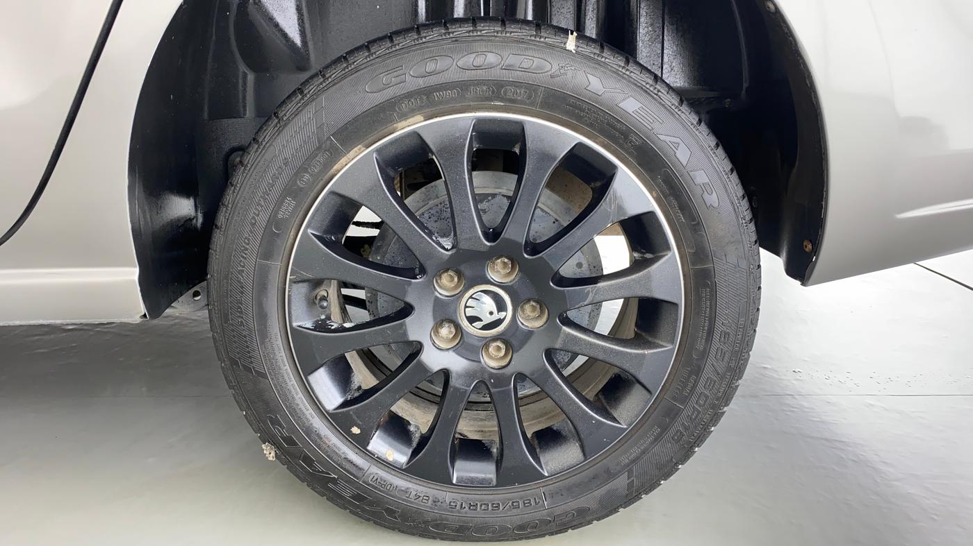 2015 Skoda Rapid 1.6 MPI MT ELEGANCE PLUS, Petrol, Manual, 97,136 km, Left Rear Wheel