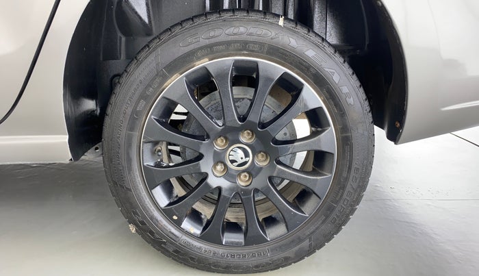 2015 Skoda Rapid 1.6 MPI MT ELEGANCE PLUS, Petrol, Manual, 97,136 km, Left Rear Wheel