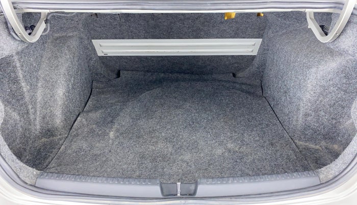 2015 Skoda Rapid 1.6 MPI MT ELEGANCE PLUS, Petrol, Manual, 97,136 km, Boot Inside