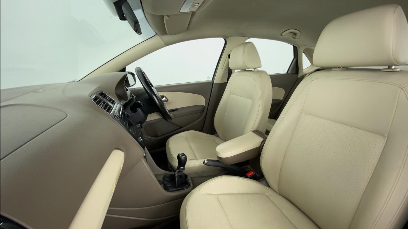 2015 Skoda Rapid 1.6 MPI MT ELEGANCE PLUS, Petrol, Manual, 97,136 km, Right Side Front Door Cabin