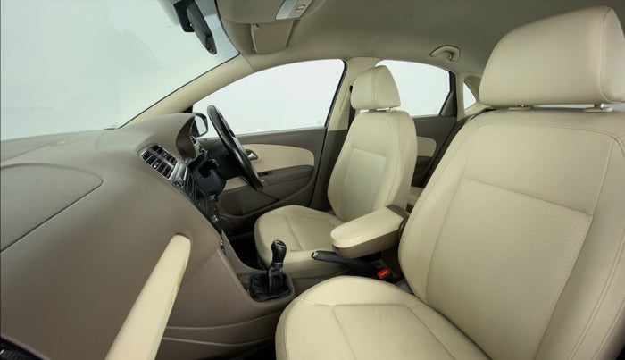 2015 Skoda Rapid 1.6 MPI MT ELEGANCE PLUS, Petrol, Manual, 97,136 km, Right Side Front Door Cabin