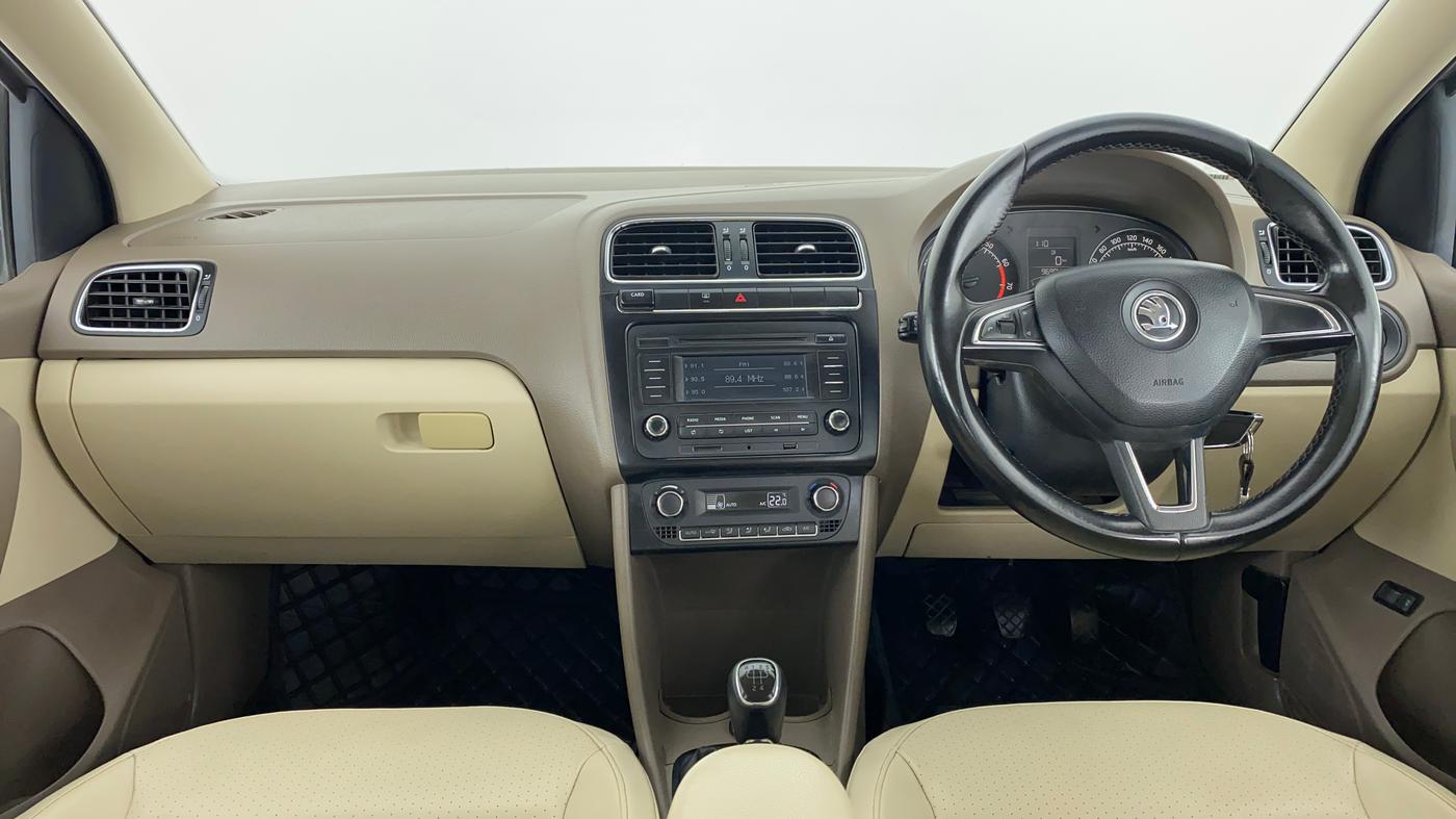 2015 Skoda Rapid 1.6 MPI MT ELEGANCE PLUS, Petrol, Manual, 97,136 km, Dashboard
