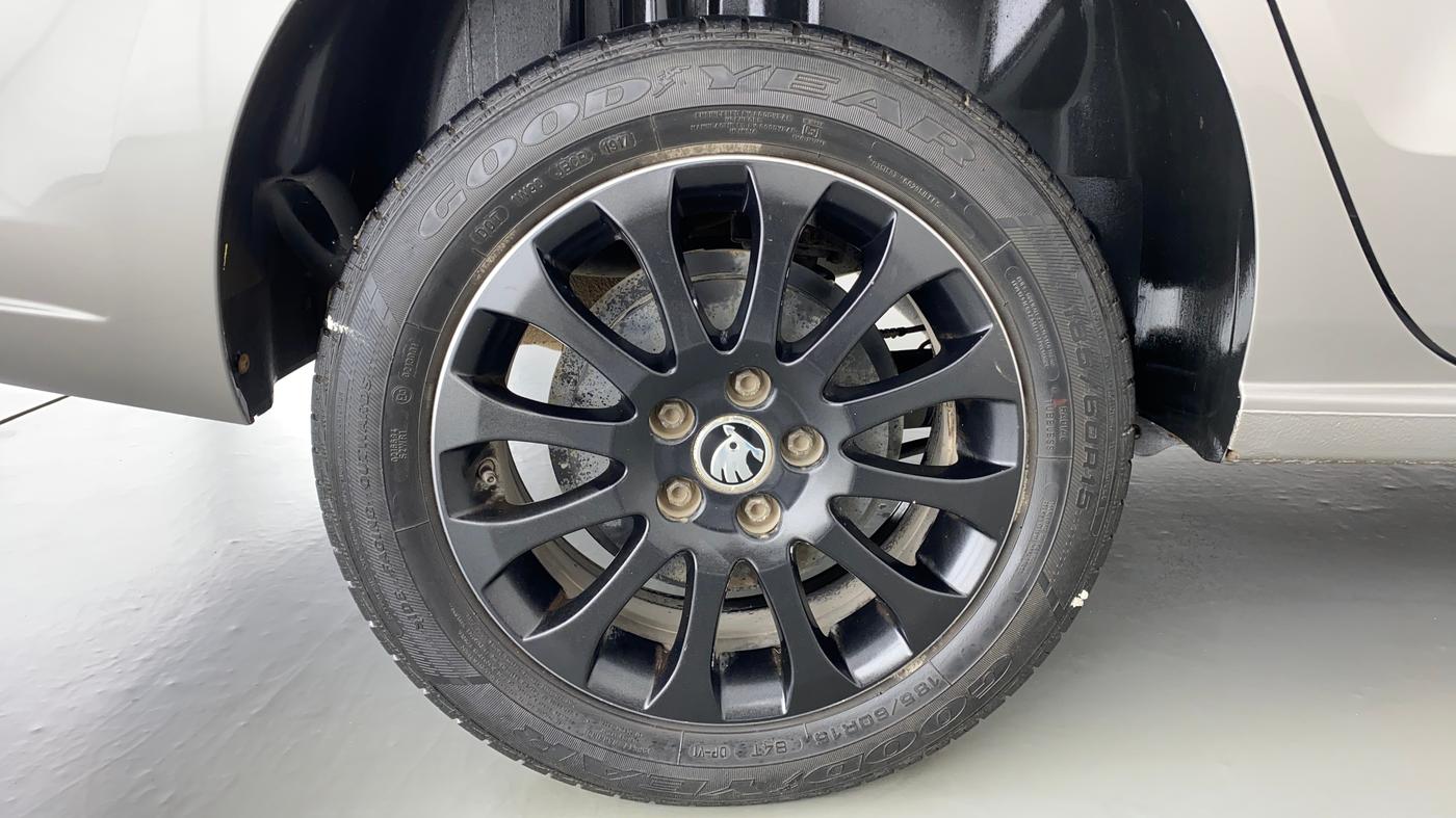 2015 Skoda Rapid 1.6 MPI MT ELEGANCE PLUS, Petrol, Manual, 97,136 km, Right Rear Wheel