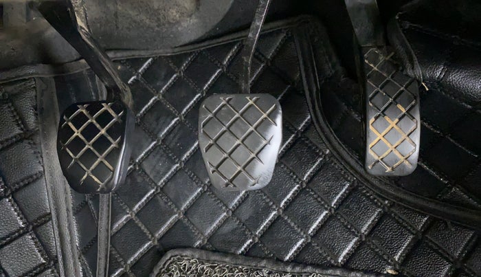 2015 Skoda Rapid 1.6 MPI MT ELEGANCE PLUS, Petrol, Manual, 97,136 km, Pedals