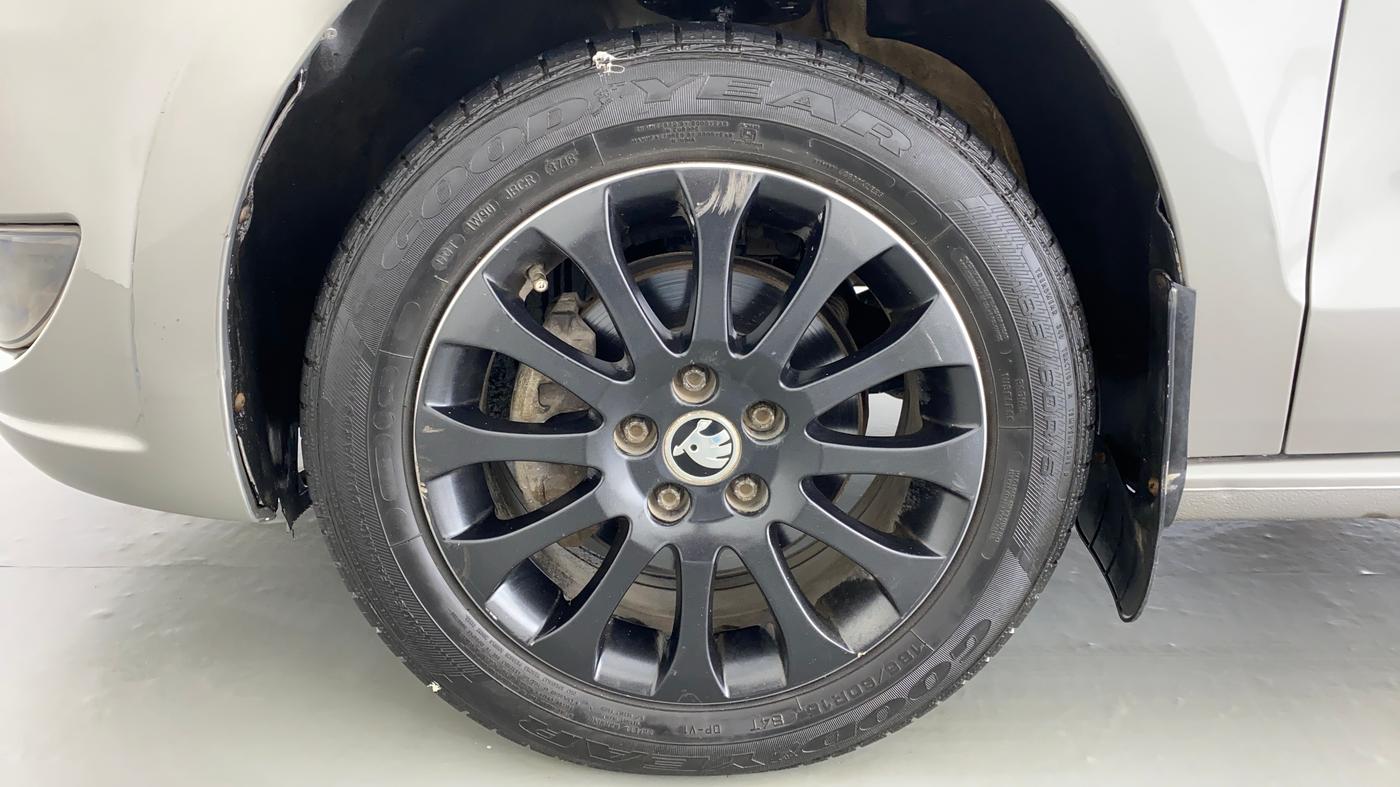 2015 Skoda Rapid 1.6 MPI MT ELEGANCE PLUS, Petrol, Manual, 97,136 km, Left Front Wheel