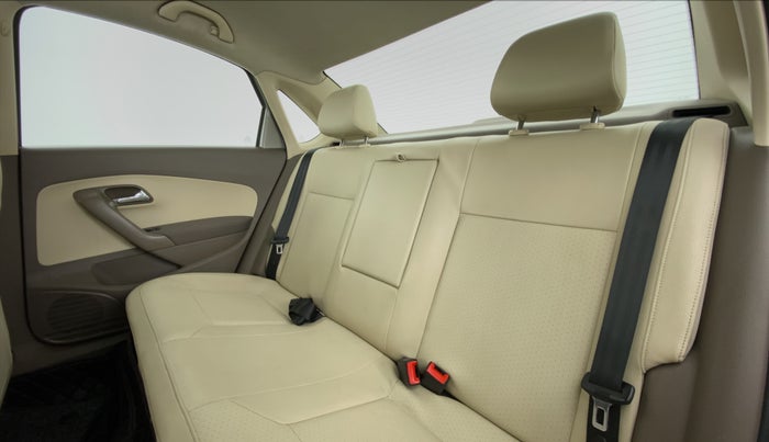 2015 Skoda Rapid 1.6 MPI MT ELEGANCE PLUS, Petrol, Manual, 97,136 km, Right Side Rear Door Cabin