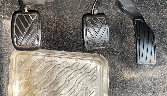 2016 Maruti S Cross ZETA 1.3, Diesel, Manual, 33,741 km, Pedals