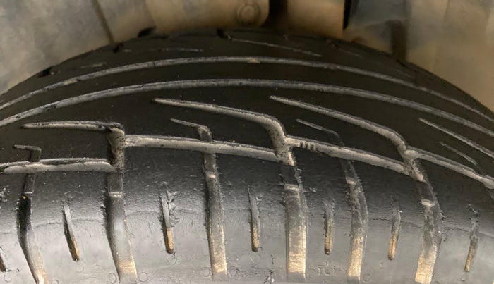 2016 Maruti S Cross ZETA 1.3, Diesel, Manual, 33,741 km, Left Rear Tyre Tread