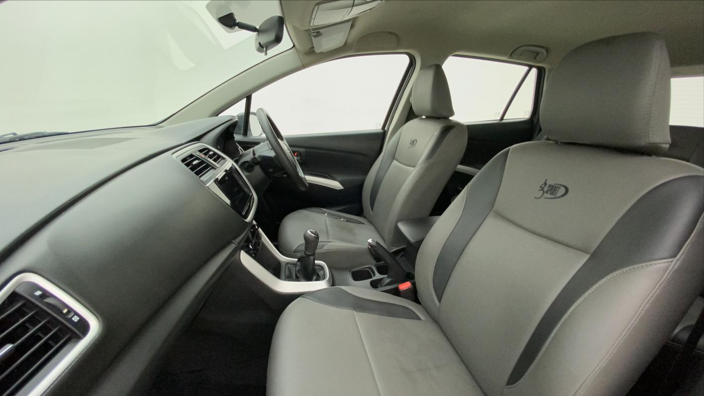 2016 Maruti S Cross ZETA 1.3, Diesel, Manual, 33,741 km, Right Side Front Door Cabin