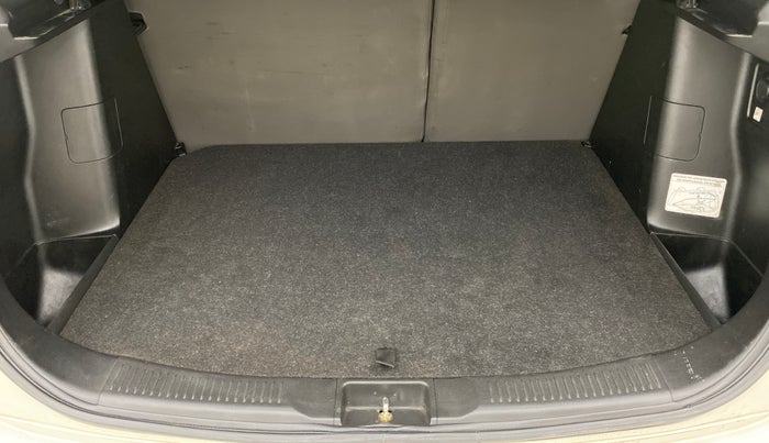 2016 Maruti S Cross ZETA 1.3, Diesel, Manual, 33,741 km, Boot Inside