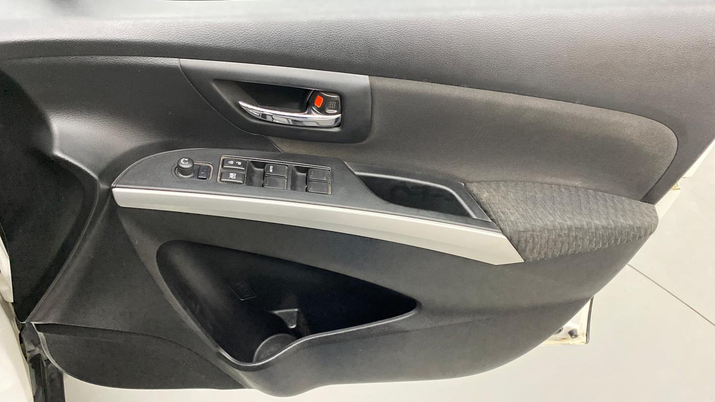 2016 Maruti S Cross ZETA 1.3, Diesel, Manual, 33,741 km, Driver Side Door Panels Control