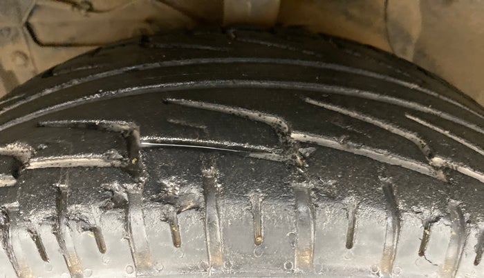 2016 Maruti S Cross ZETA 1.3, Diesel, Manual, 33,741 km, Left Front Tyre Tread