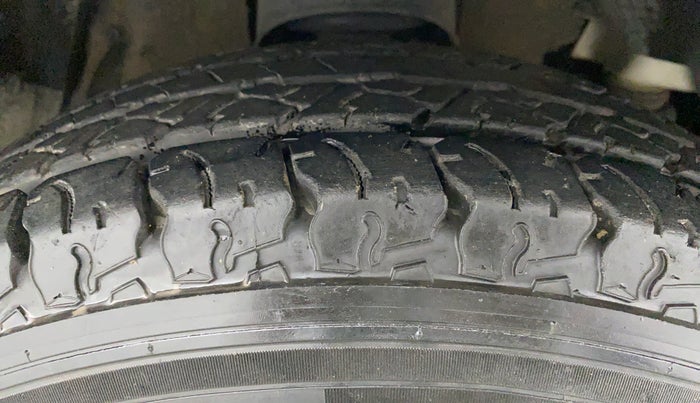 2018 Mahindra TUV300 T10 MT, Diesel, Manual, 13,881 km, Right Front Tyre Tread