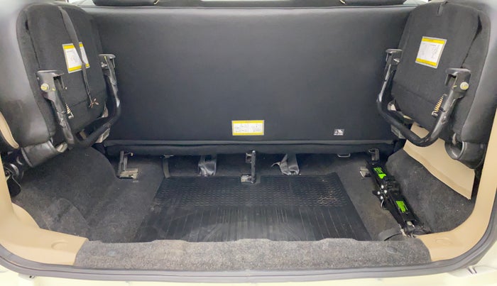 2018 Mahindra TUV300 T10 MT, Diesel, Manual, 13,881 km, Boot Inside