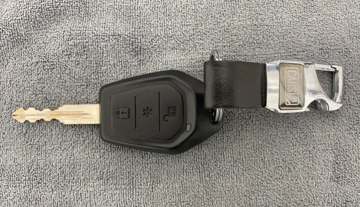 2018 Mahindra TUV300 T10 MT, Diesel, Manual, 13,881 km, Key Close Up