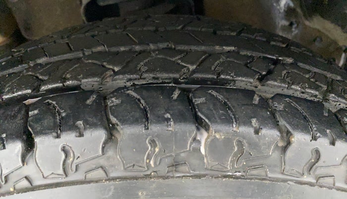 2018 Mahindra TUV300 T10 MT, Diesel, Manual, 13,881 km, Left Front Tyre Tread